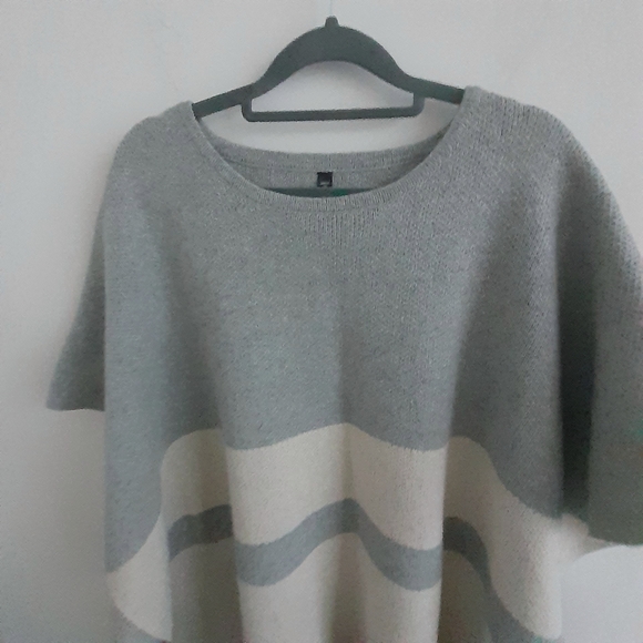 LAPIS Knit Poncho - Picture 3 of 4